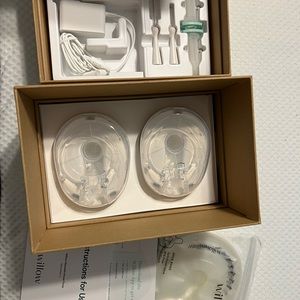 NEW Willow breast pump